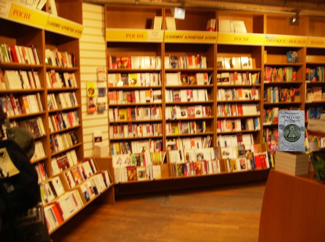Librairie Le Pavé dans la Mare, à Elancourt, où l'on trouve L'AFFAIRE MORMON et LE CODE TEMPLIER
